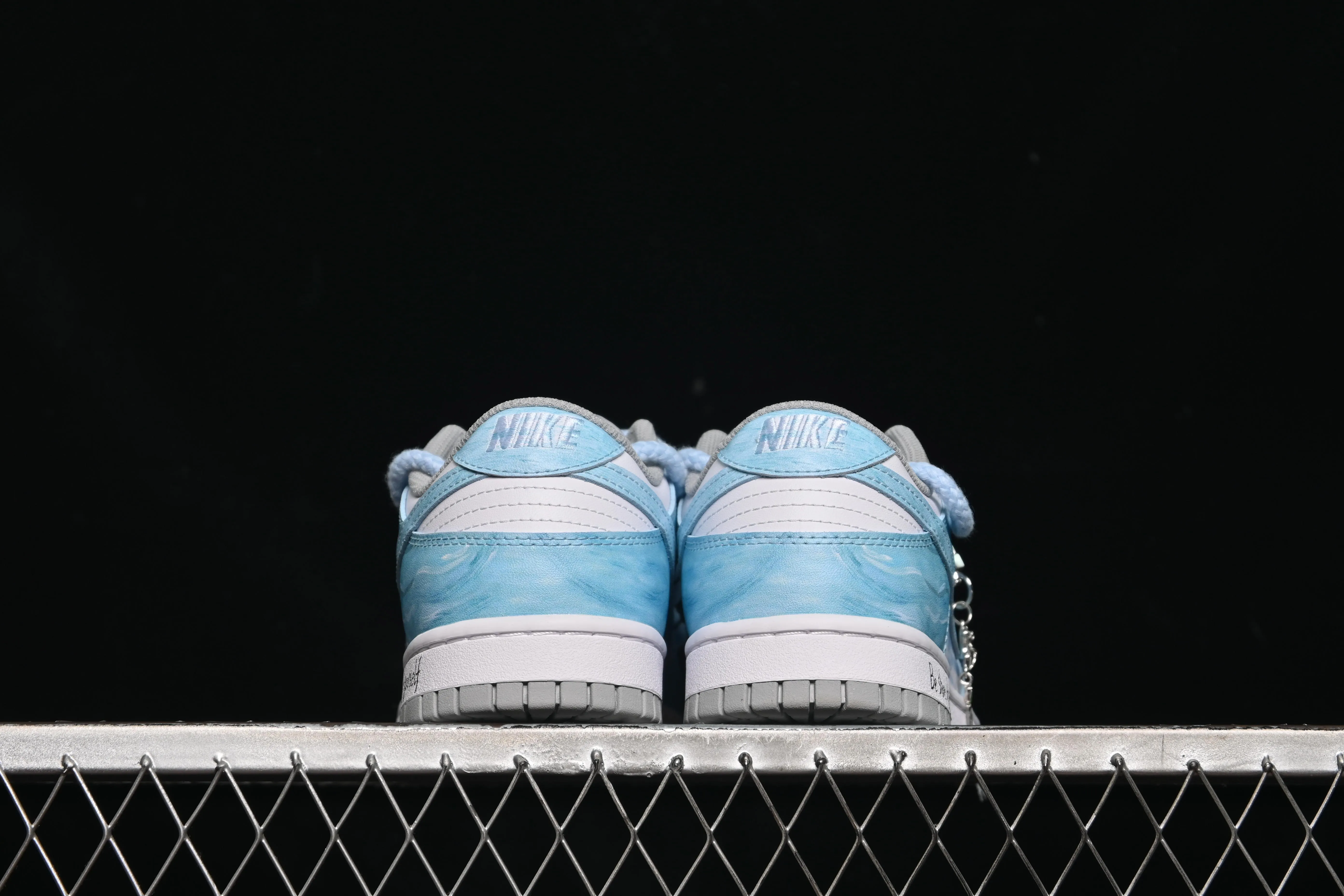 All categories Nk SB Dunk Series Nk SB Dunk Low High-end customized low-top sneakers Nike SB Dunk Low Ocean Blue Straps Low-top casual sneakers HF5441-105